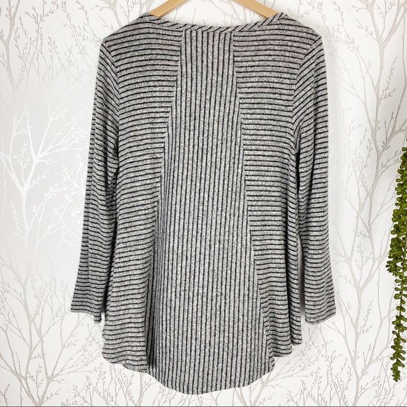SOFT SURROUNDINGS Black Gray Stripe Swing Scoop Neck Top Size Medium - Picture 2 of 11